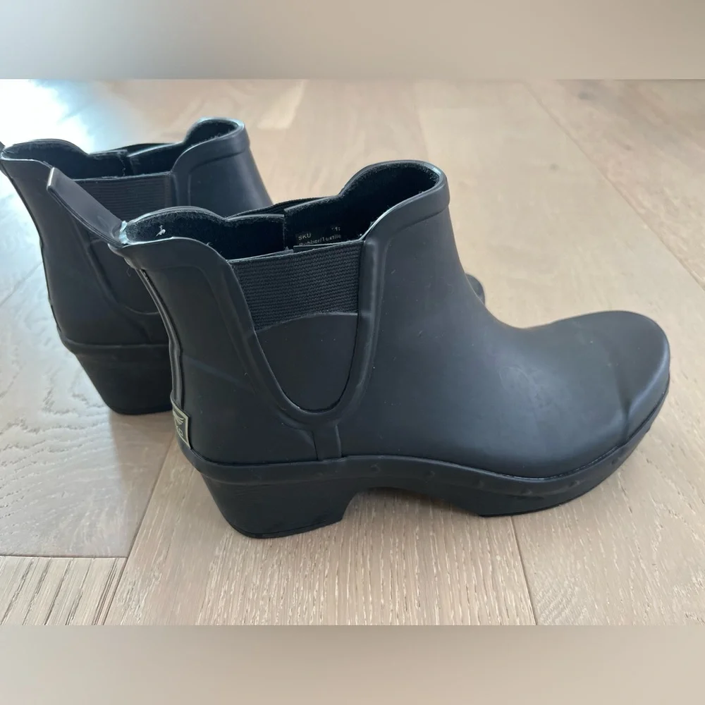 Dansko Women’s Black Winter Rubber Rain Boots sz 39 / 8.5